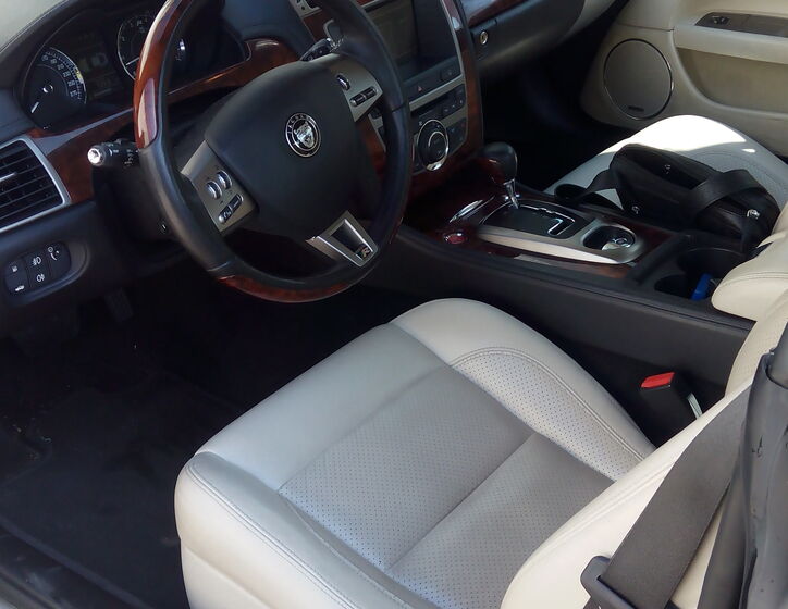 Jaguar XKR 4