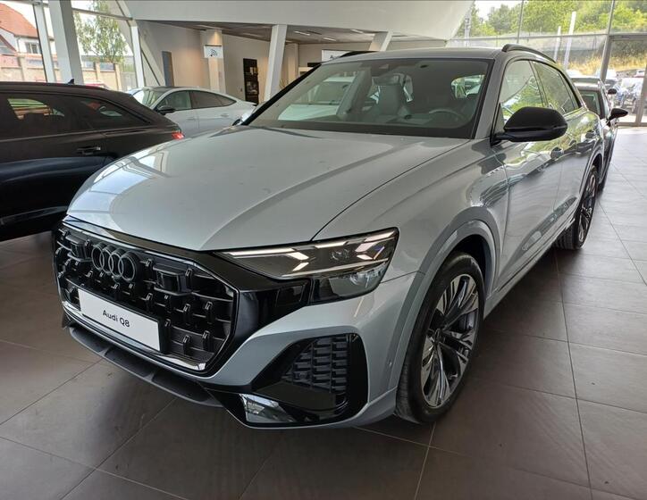 Audi Q8 1