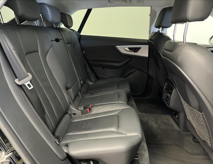 Audi Q8 24