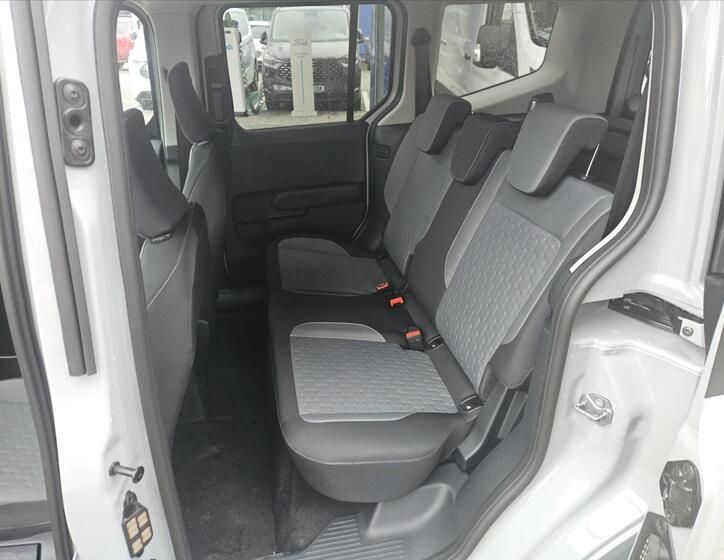 Ford Tourneo Courier 10