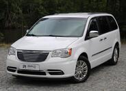 Chrysler Town & Country 3