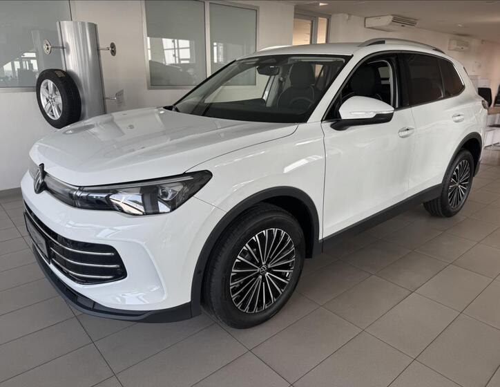 Volkswagen Tiguan 1