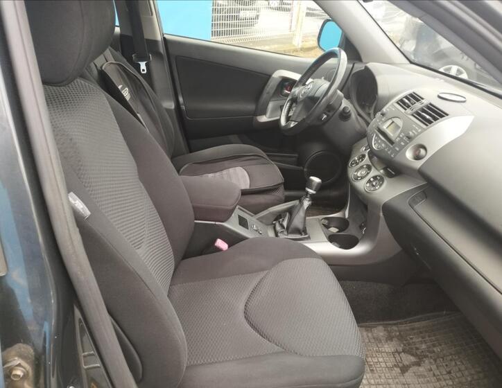 Toyota RAV4 8