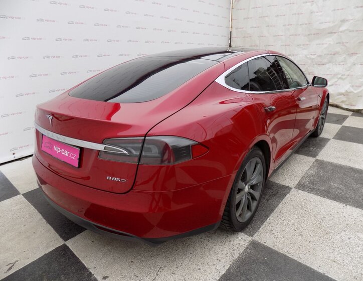 Tesla Model S 7