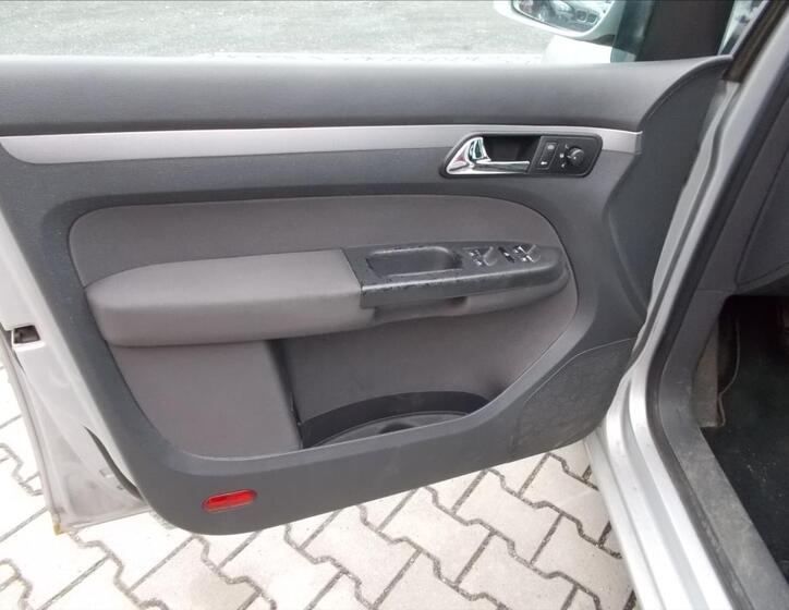 Volkswagen Touran 28