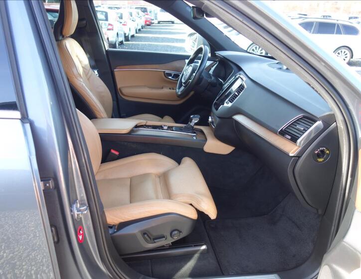 Volvo XC90 13