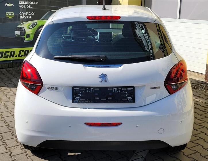 Peugeot 208 8
