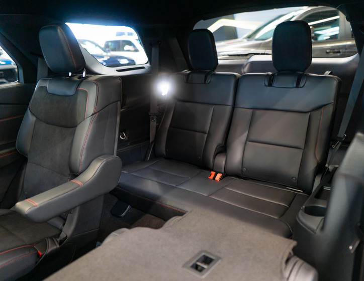 Ford Explorer 38