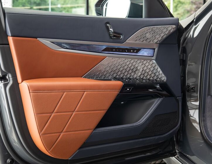 BMW i7 7