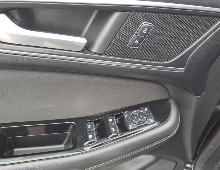 Ford S-MAX 10