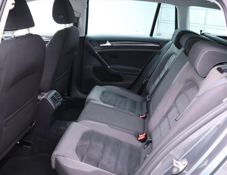 Volkswagen Golf 14