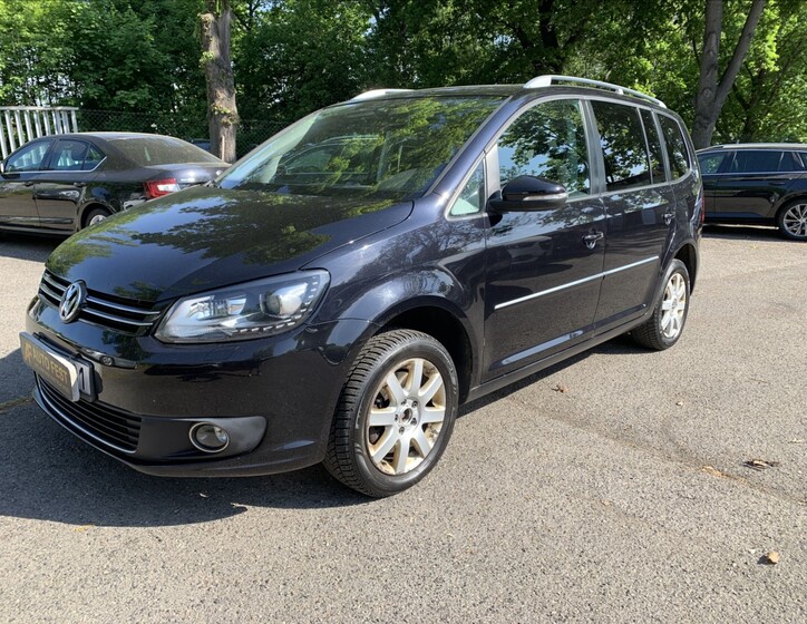 Volkswagen Touran 1