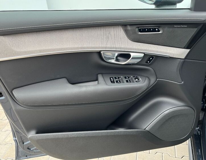 Volvo XC90 16