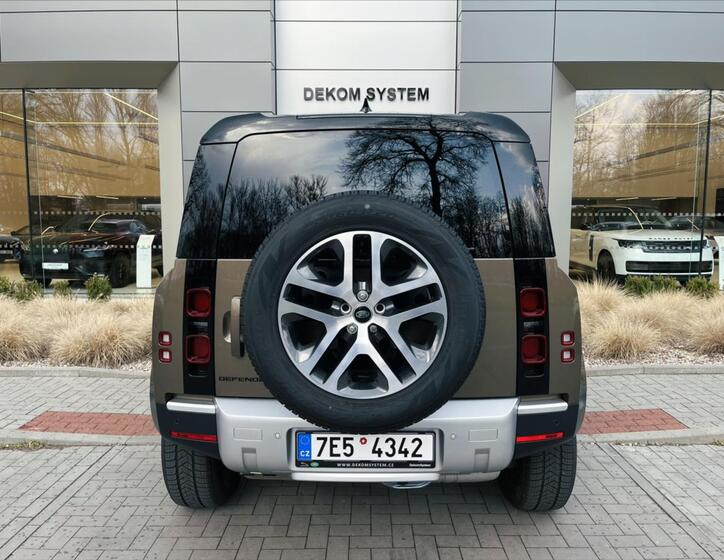 Land Rover Defender 6