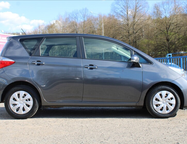 Toyota Verso 4