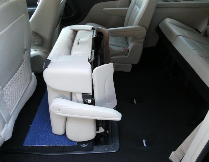Chrysler Town & Country 15