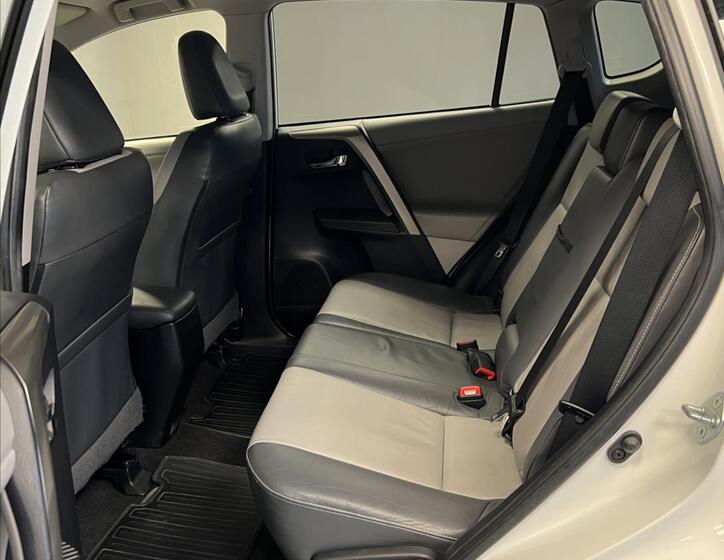 Toyota RAV4 8