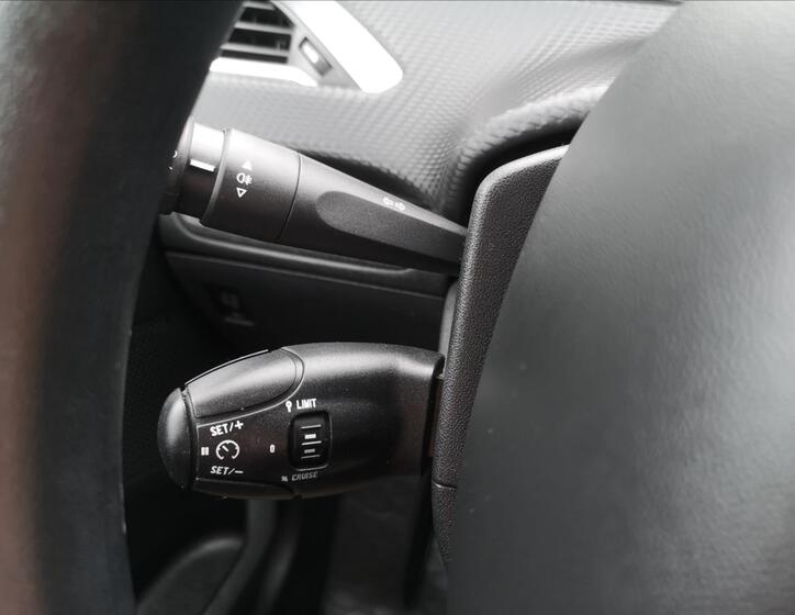 Peugeot 2008 6