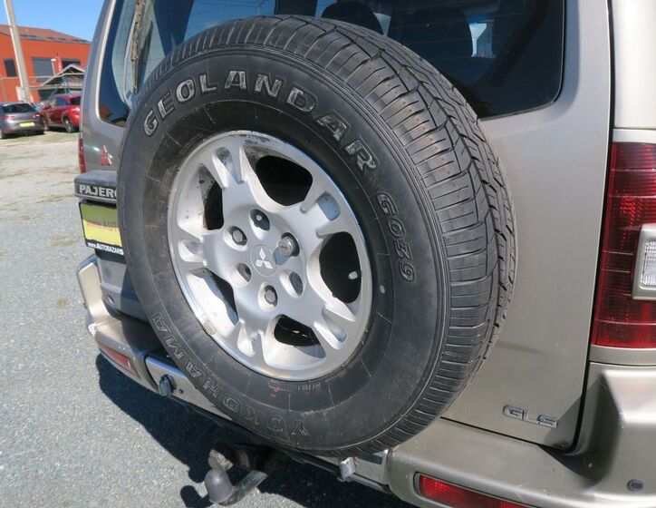 Mitsubishi Pajero 10