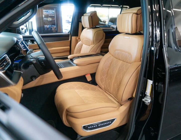 Jeep Grand Wagoneer 16