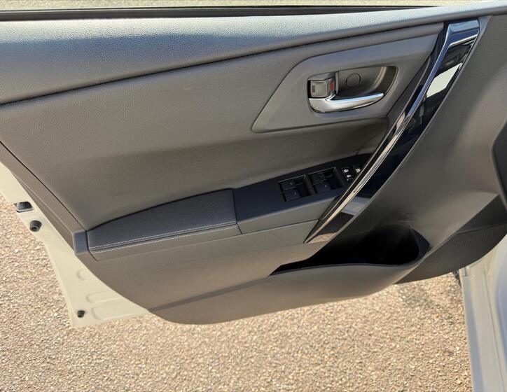 Toyota Auris 18