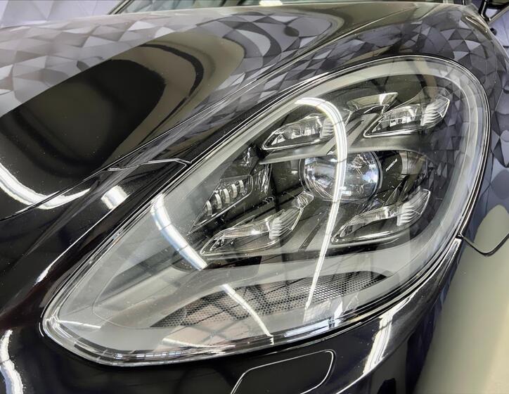 Porsche Panamera 8
