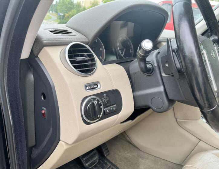 Land Rover Discovery 15