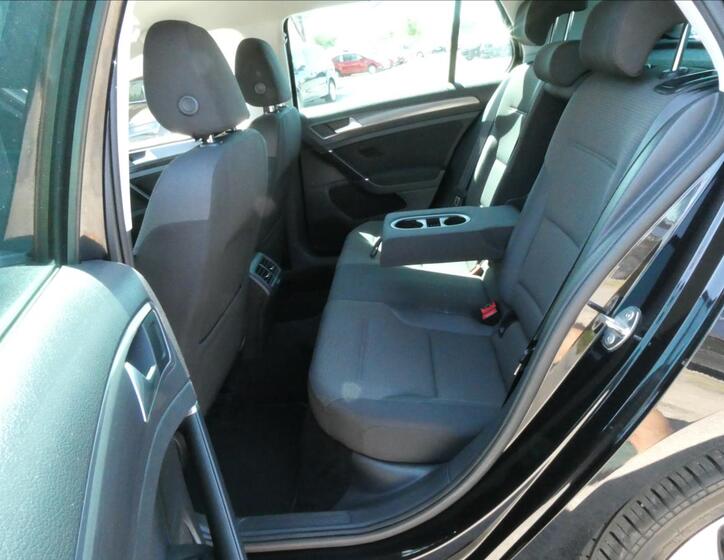 Volkswagen Golf 64