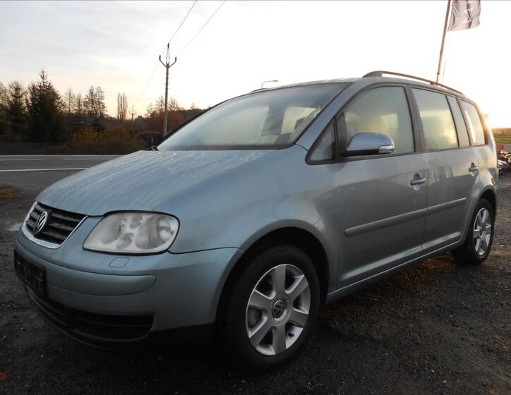 Volkswagen Touran 1