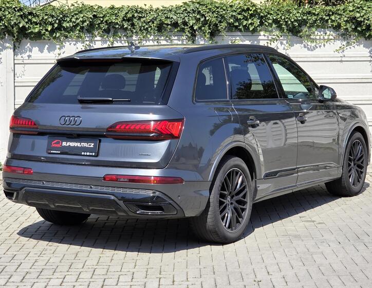 Audi Q7 6