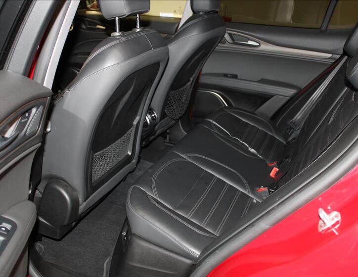 Alfa Romeo Stelvio 17