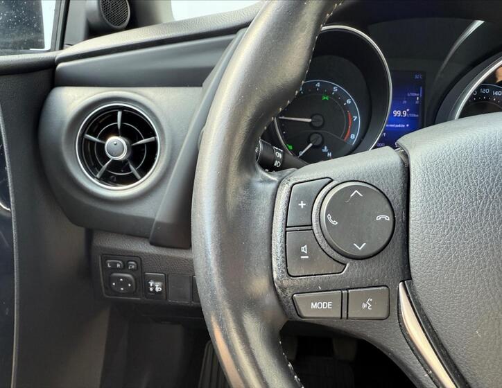 Toyota Auris 12