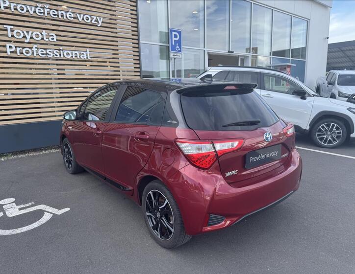 Toyota Yaris 16