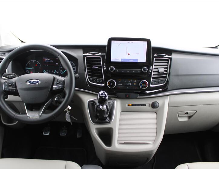 Ford Tourneo Custom 16
