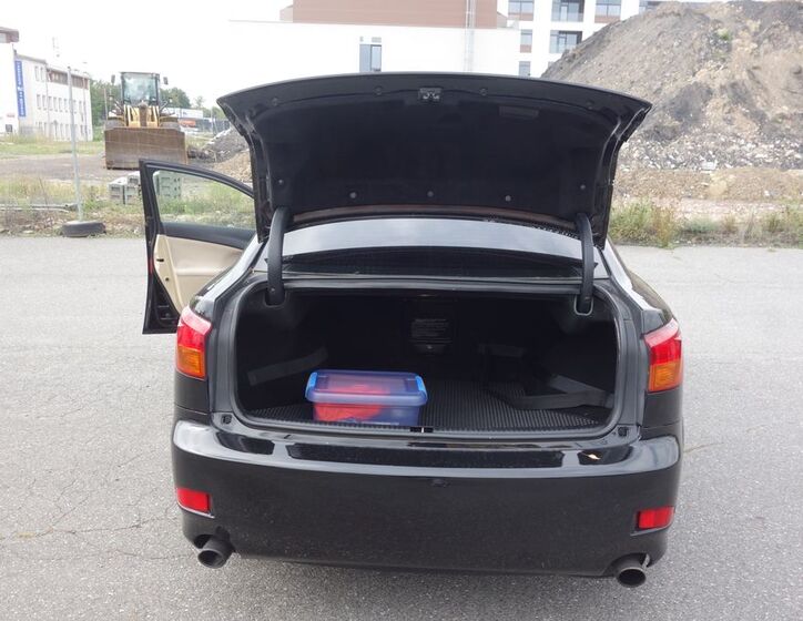 Lexus IS 220 28