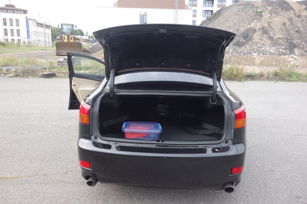 Lexus IS 220