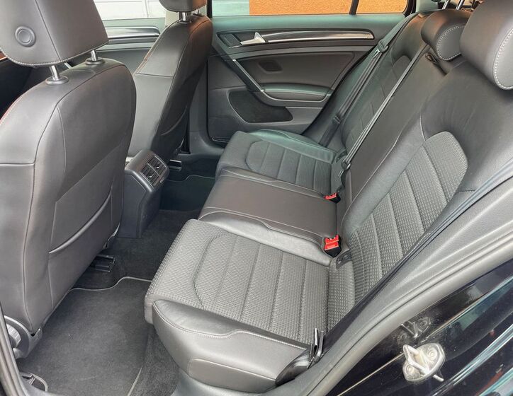Volkswagen Golf 28