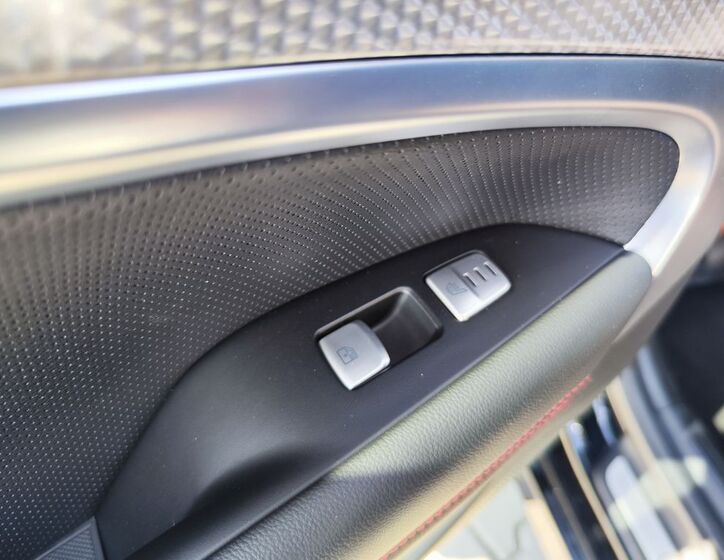 Hyundai Genesis 12