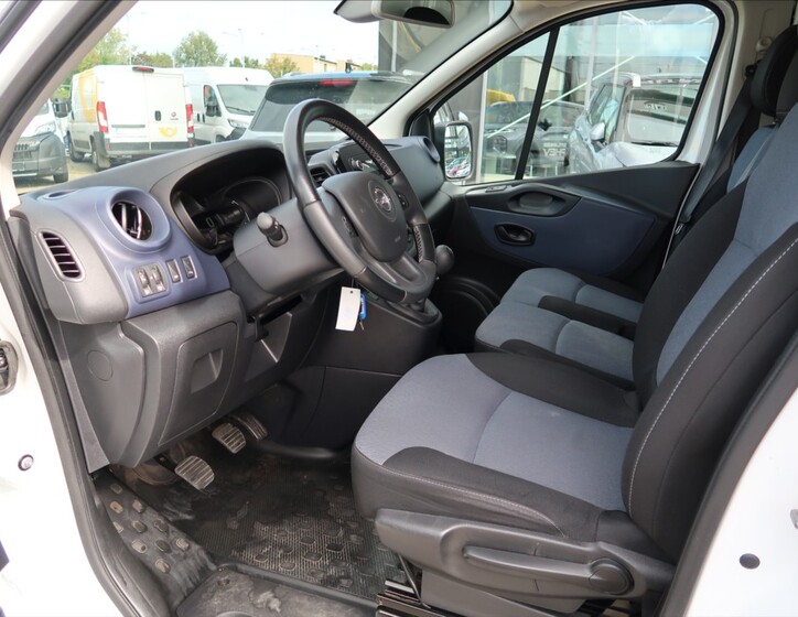 Opel Vivaro 8