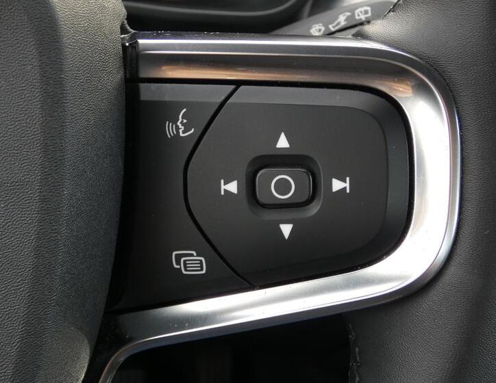 Volvo XC40 12