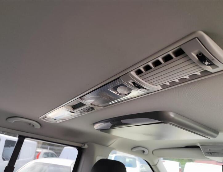 Volkswagen Caravelle 32