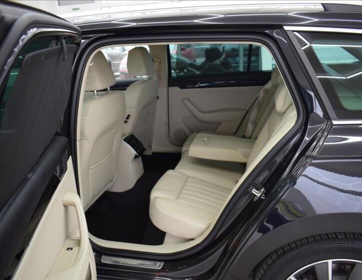 Škoda Superb 11