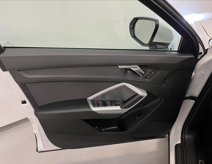 Audi Q3 25