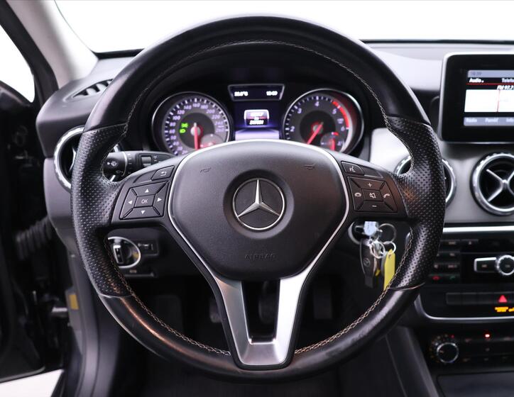 Mercedes-Benz GLA 18