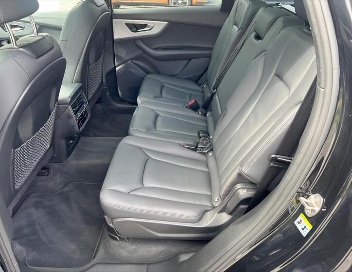 Audi Q7 17