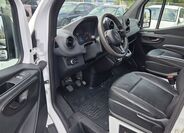 Mercedes-Benz Sprinter 9