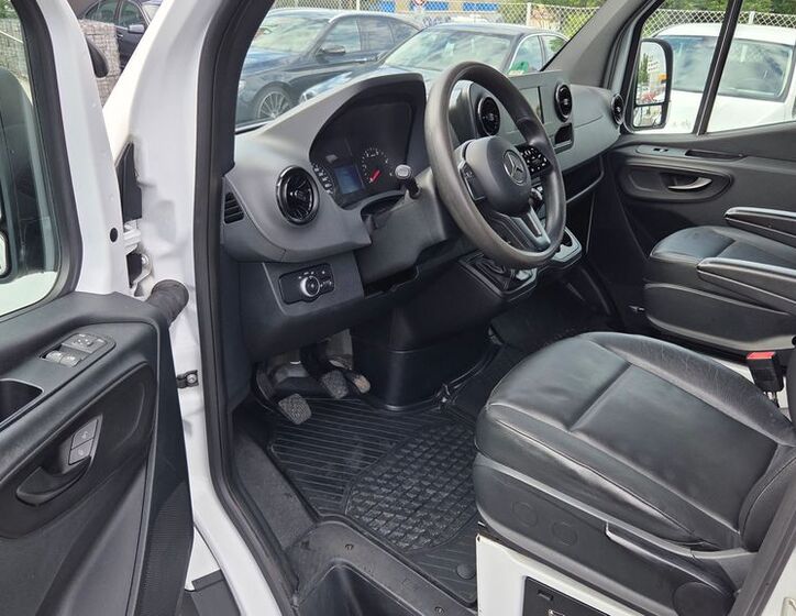Mercedes-Benz Sprinter 9