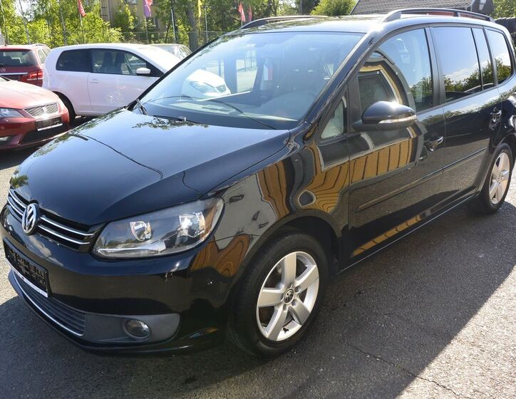 Volkswagen Touran 1