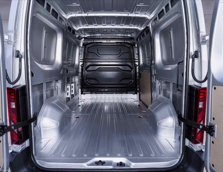 Nissan Interstar 13