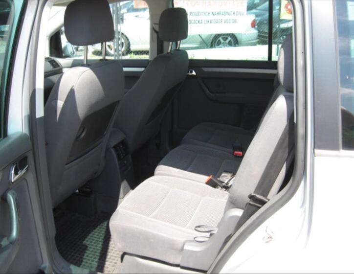 Volkswagen Touran 7